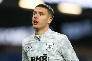 罗马诺:热刺没和伯恩利后卫艾斯特福接触,现阶段专注于其他目标