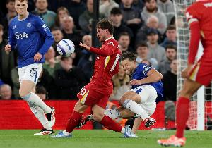 星空电竞官网-詹俊:曾请教过国际级裁判,任何危及运动员安全的动作都是红牌