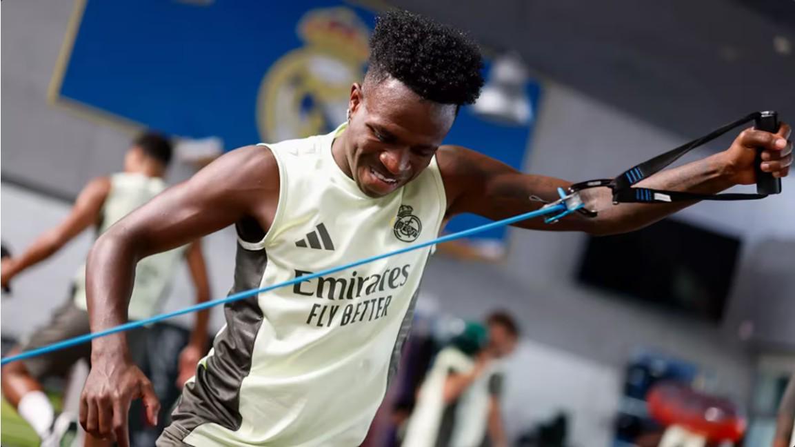 阿斯:维尼修斯国际比赛日留在队里训练,俱乐部对他充满期待